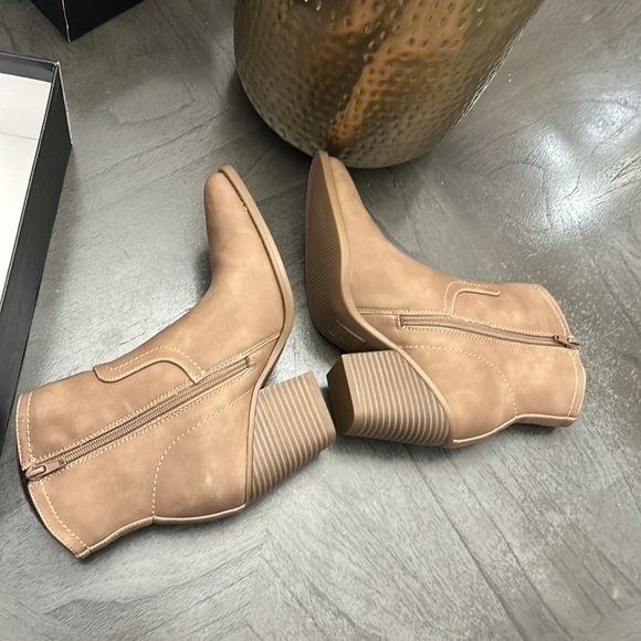 Naturalizer Harding Western Bootie (WIDE) - Picture 7 of 13